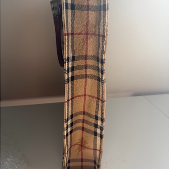 Burberry Tote Preowned In Great condition - Picture 6 of 9